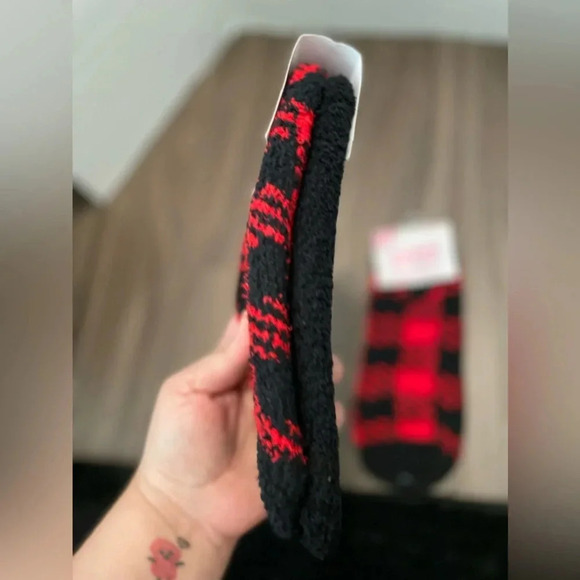 Women’s cozy liner red and black plaid slip ons size 5-10 bundle - Picture 3 of 4